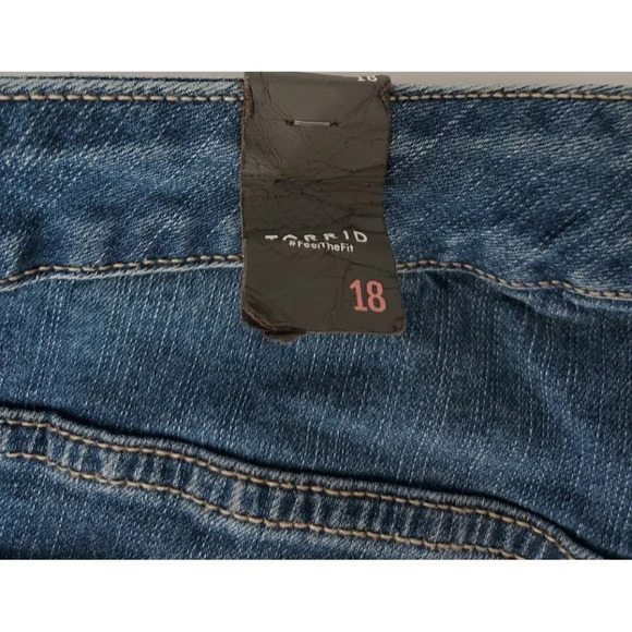 Torrid Distressed Raw Hem Bermuda Shorts Women's Size 18 Feel The Fit NWT - Picture 8 of 10